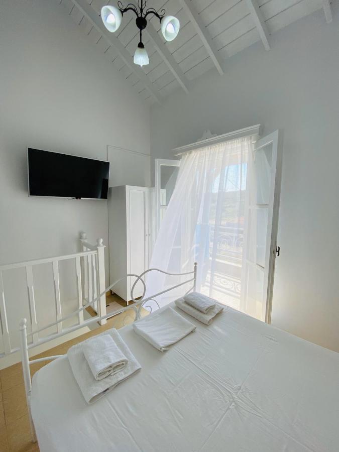 Pontamos Villas Chalki Town ภายนอก รูปภาพ